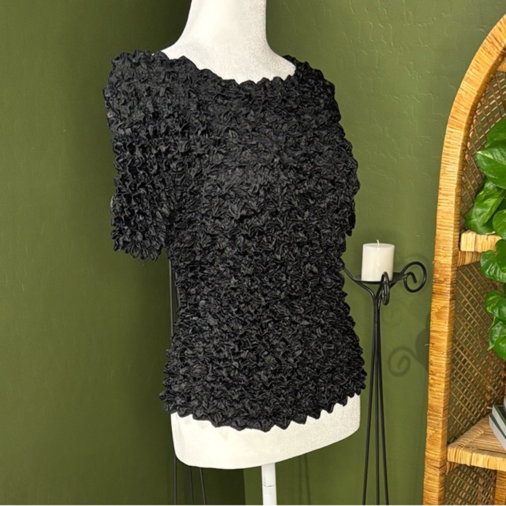 Unlabeled Black Textured Nineties Popcorn Stretch Short Sleeve Top